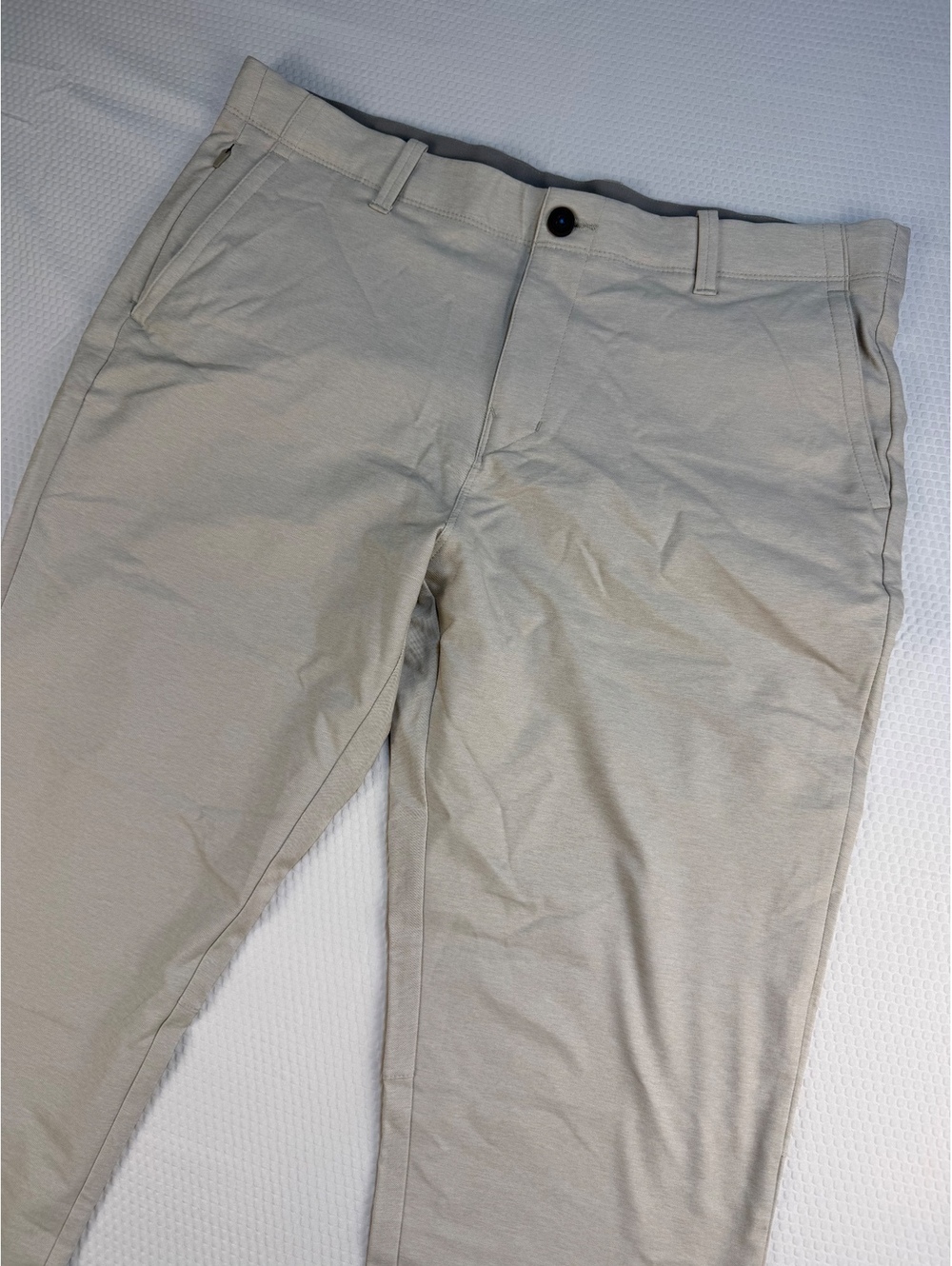 Tommy Bahama On Par Golf Pants Mens 36x30 Beige Performance Flat Front Chino